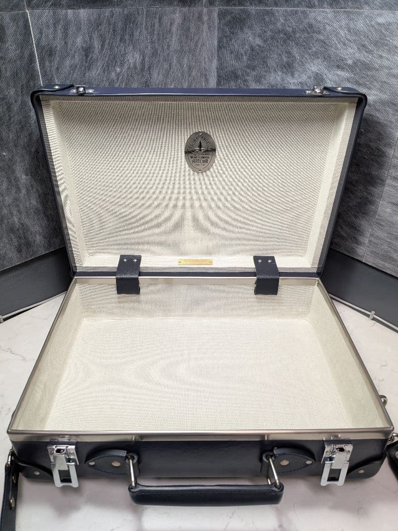 ③グローブトロッター ネイビー スモールアタッシェショルダー