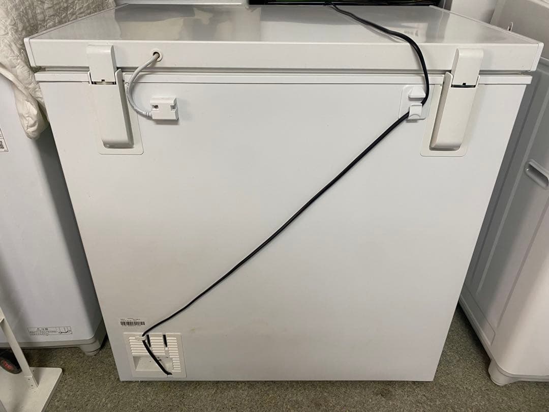 近隣地域限定送料無料 美品 2024年製 COMFEE' 冷凍庫RCC199WH