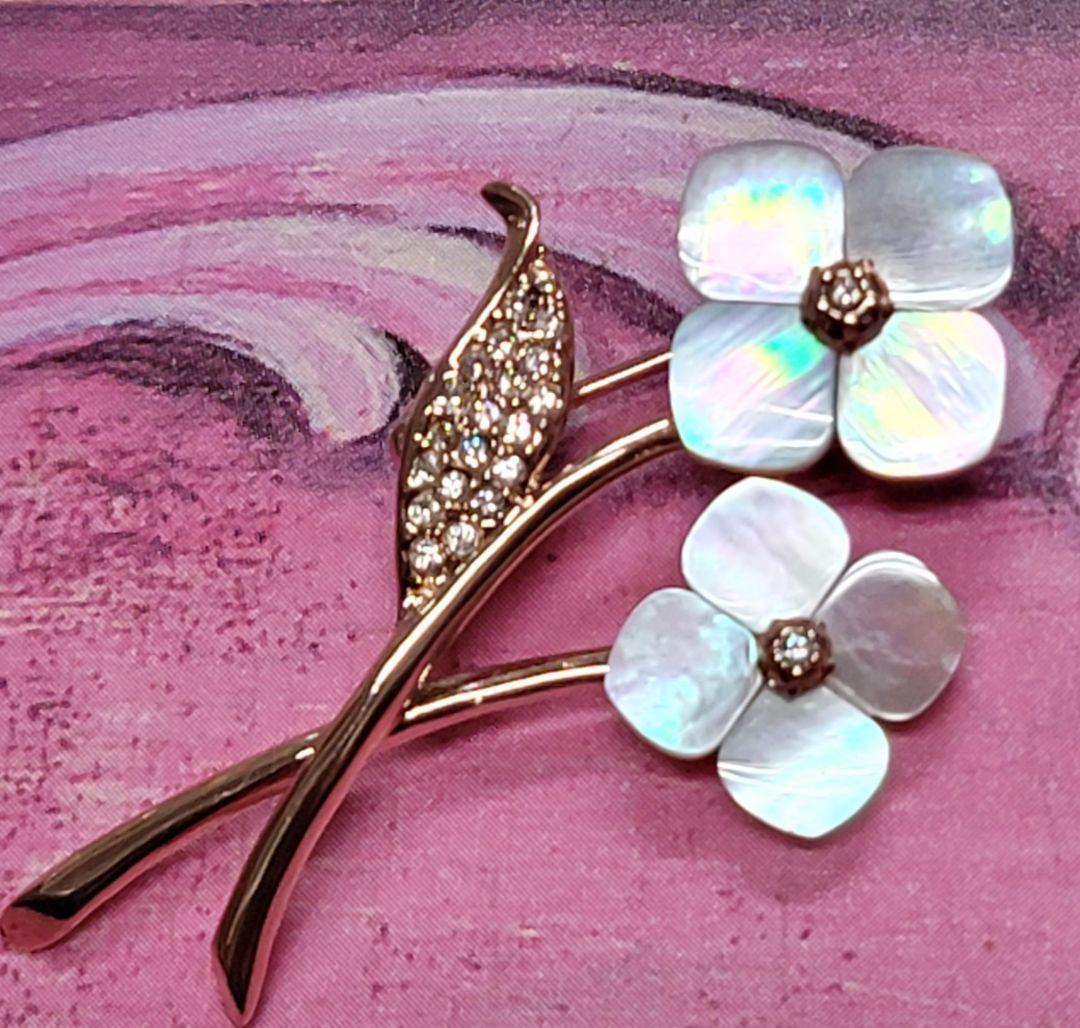 新品　ヴァンドームブティック　 白蝶貝　お花　ブローチ　ピンクゴールド