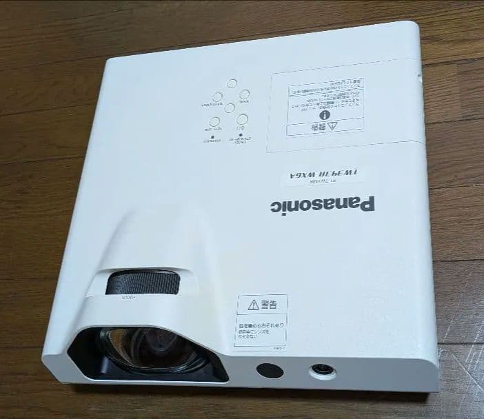 Panasonic　短焦点プロジェクター　PT-TW343R