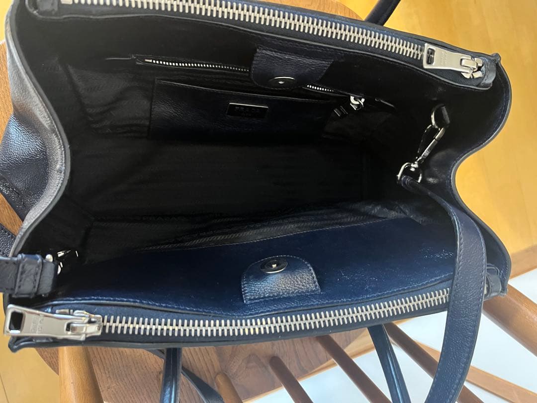 Prada ハンドバッグ 取り外し可能ショルダーストラップ　濃紺