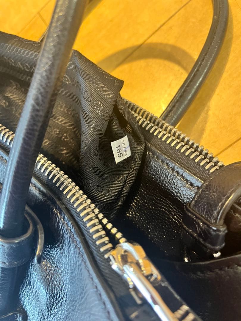 Prada ハンドバッグ 取り外し可能ショルダーストラップ　濃紺