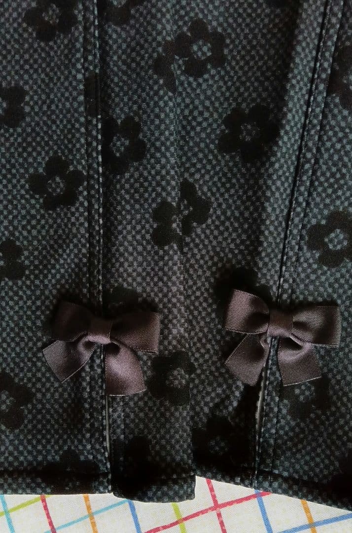 新品　裏起毛　Lサイズ 花柄カジュアルパンツ 黒とグレー ギャラリービスコンティ