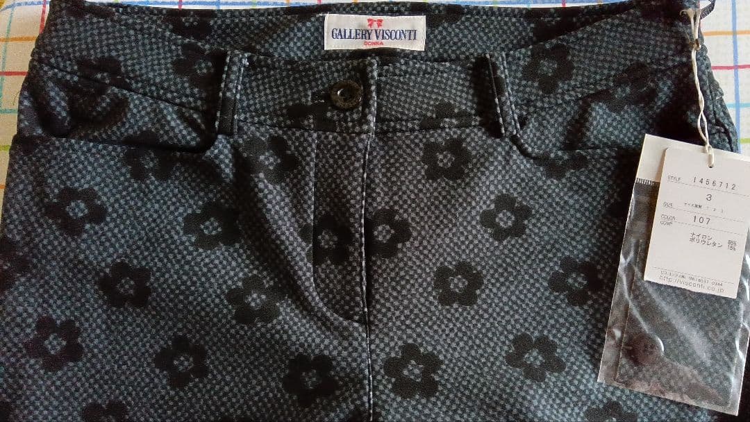 新品　裏起毛　Lサイズ 花柄カジュアルパンツ 黒とグレー ギャラリービスコンティ