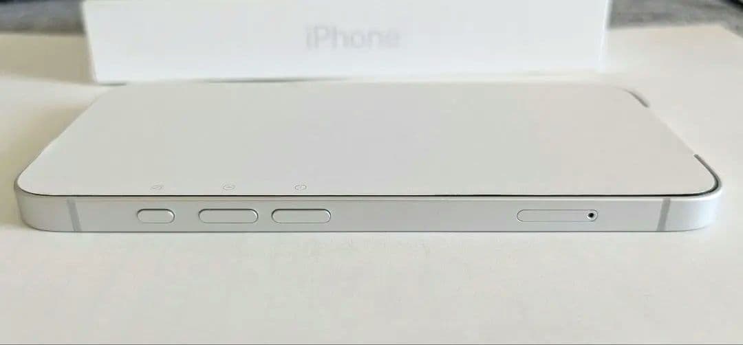 iPhone16e ホワイト 128GB simフリー 残積なし 限定保証付