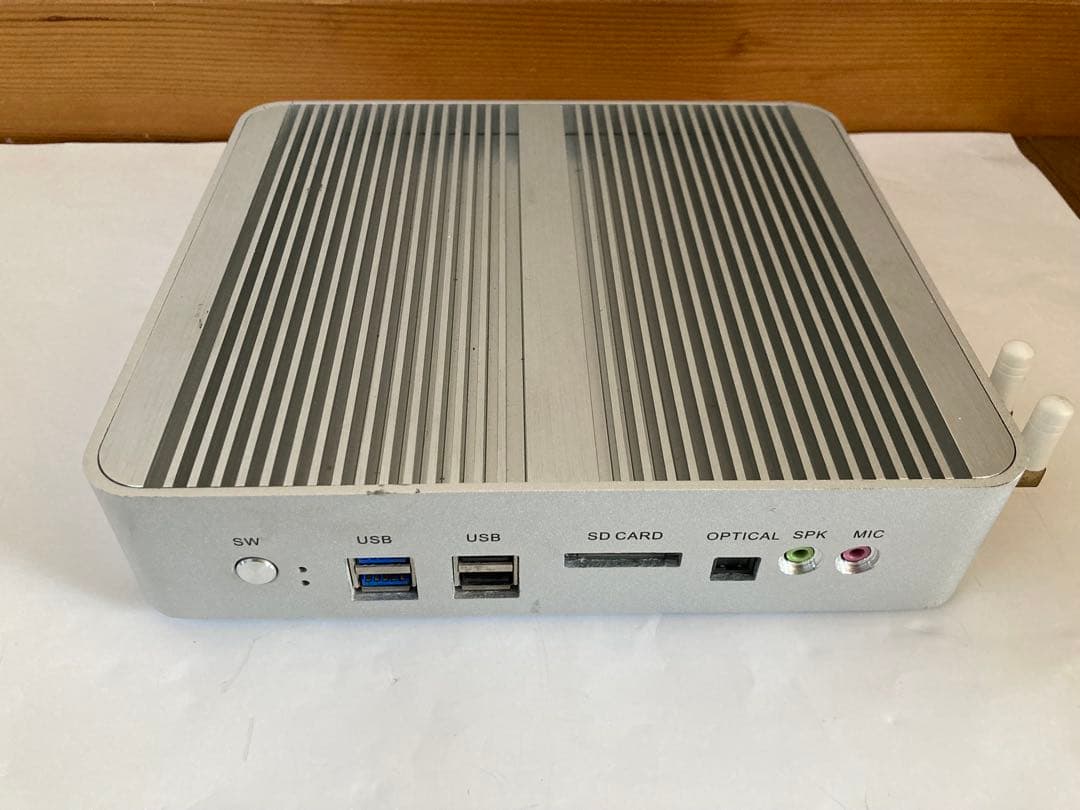 ファンレス ミニPC i5-7267U メモリ8G SSD240G Wifi