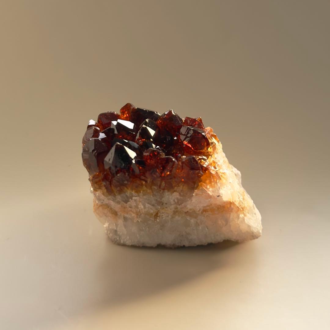 【金運を爆上げする石】黄金エネルギーをまとうキャラメルゼリーのせカスタードケーキ