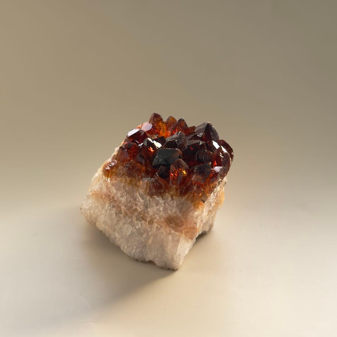 【金運を爆上げする石】黄金エネルギーをまとうキャラメルゼリーのせカスタードケーキ