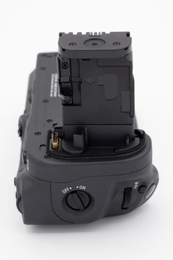 【中古美品】CANON EOS R6 ボディ・バッテリーグリップ・バッテリー２個