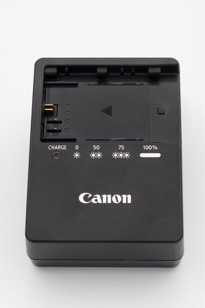 【中古美品】CANON EOS R6 ボディ・バッテリーグリップ・バッテリー２個