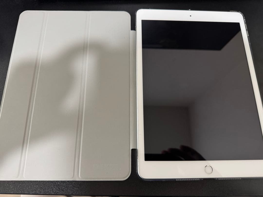 iPad 第8世代 32GB WI-fi+Cellularモデル シルバー