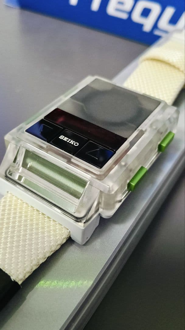 セイコー フリークエンシー腕時計 ホワイトクリアglobeグローブ小室哲哉