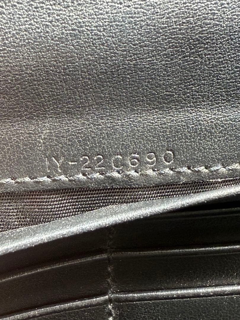 箱付美品　フェラガモ長財布ヴァラリボン黒革