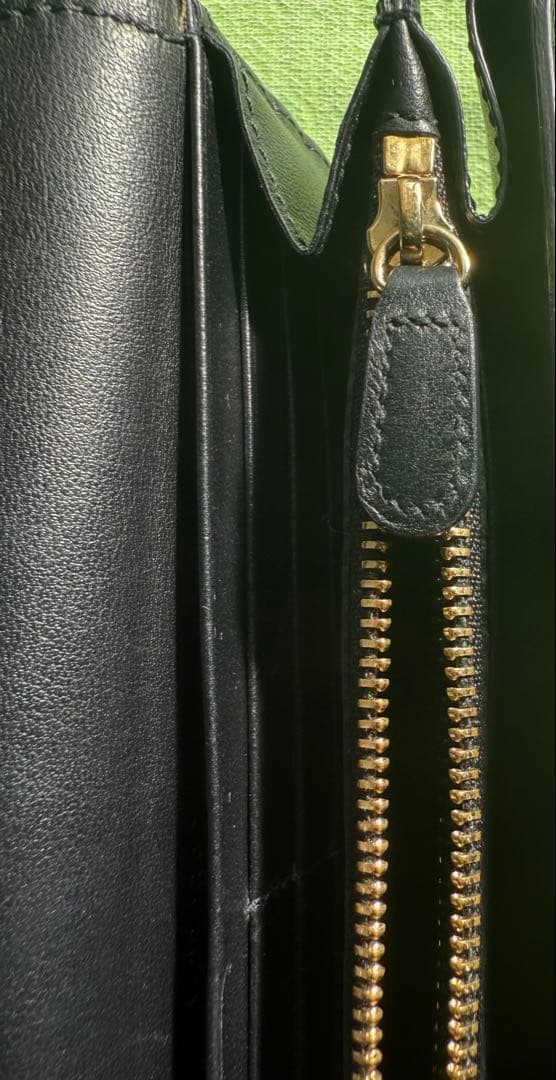 箱付美品　フェラガモ長財布ヴァラリボン黒革