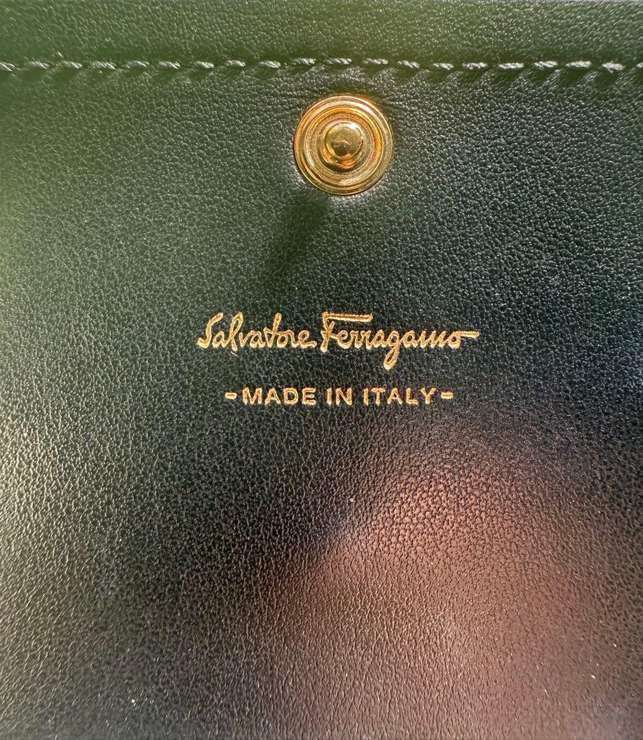 箱付美品　フェラガモ長財布ヴァラリボン黒革