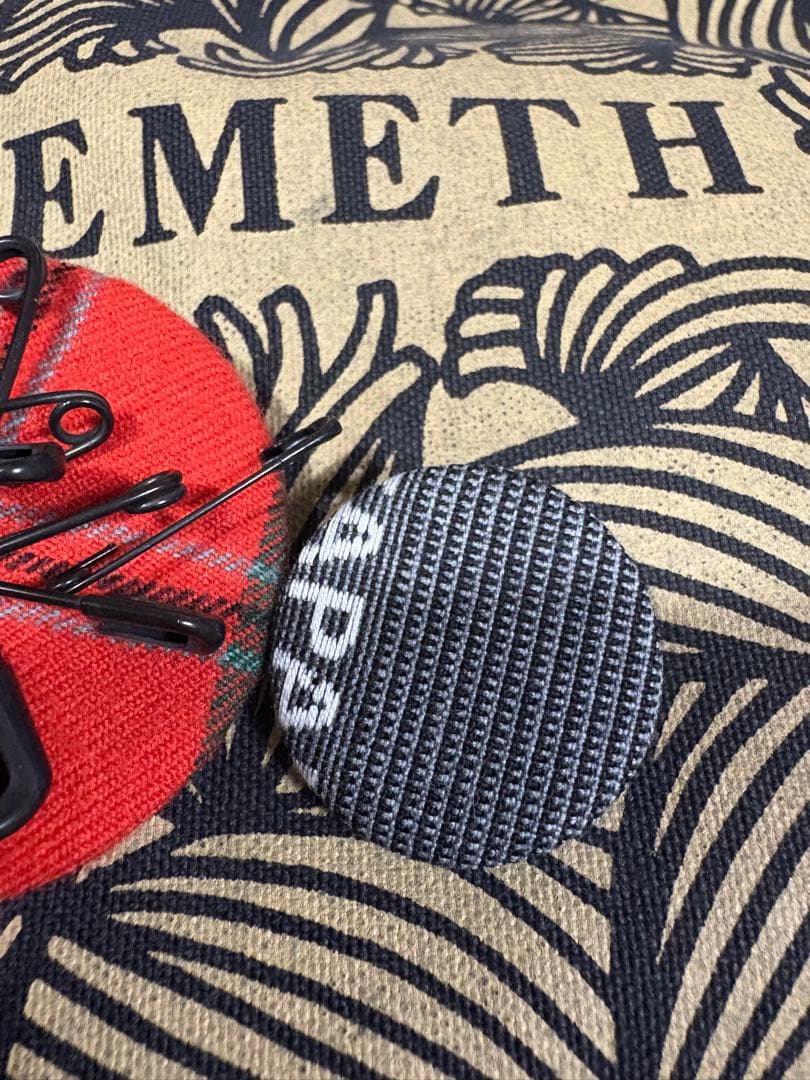 ネメス　缶バッジ