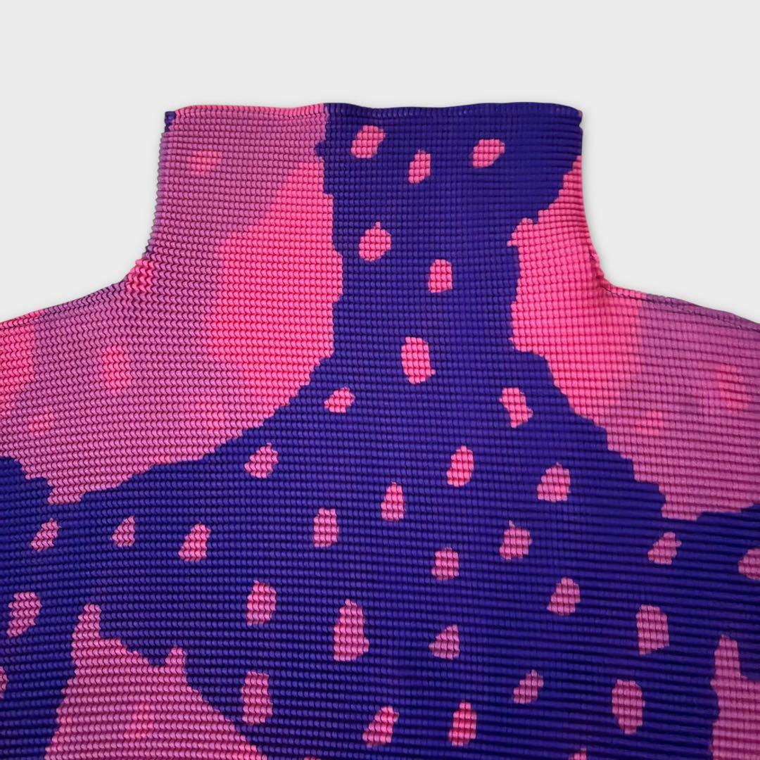 me ISSEY MIYAKE 総柄 プリーツ半袖カットソー ピンク×ネイビー