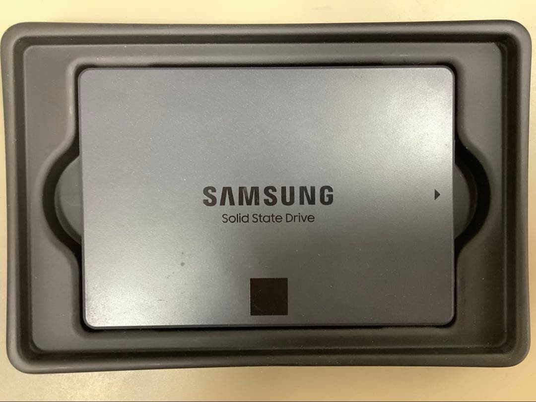 サムスンSamsung870 QVO 8TB SSD MZ-77Q8T0B/EC