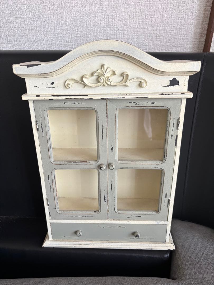 シャビー　飾り棚　ミニキャビネット　イマン