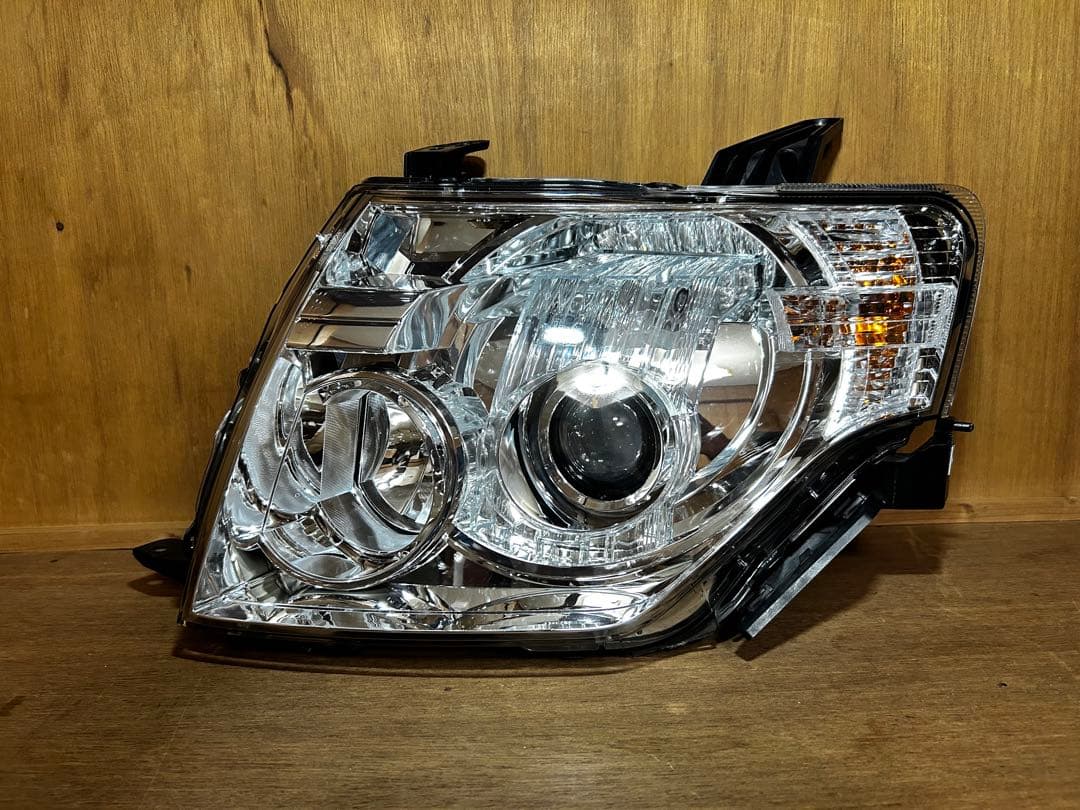 三菱　パジェロv93 用　ヘッドライト　左