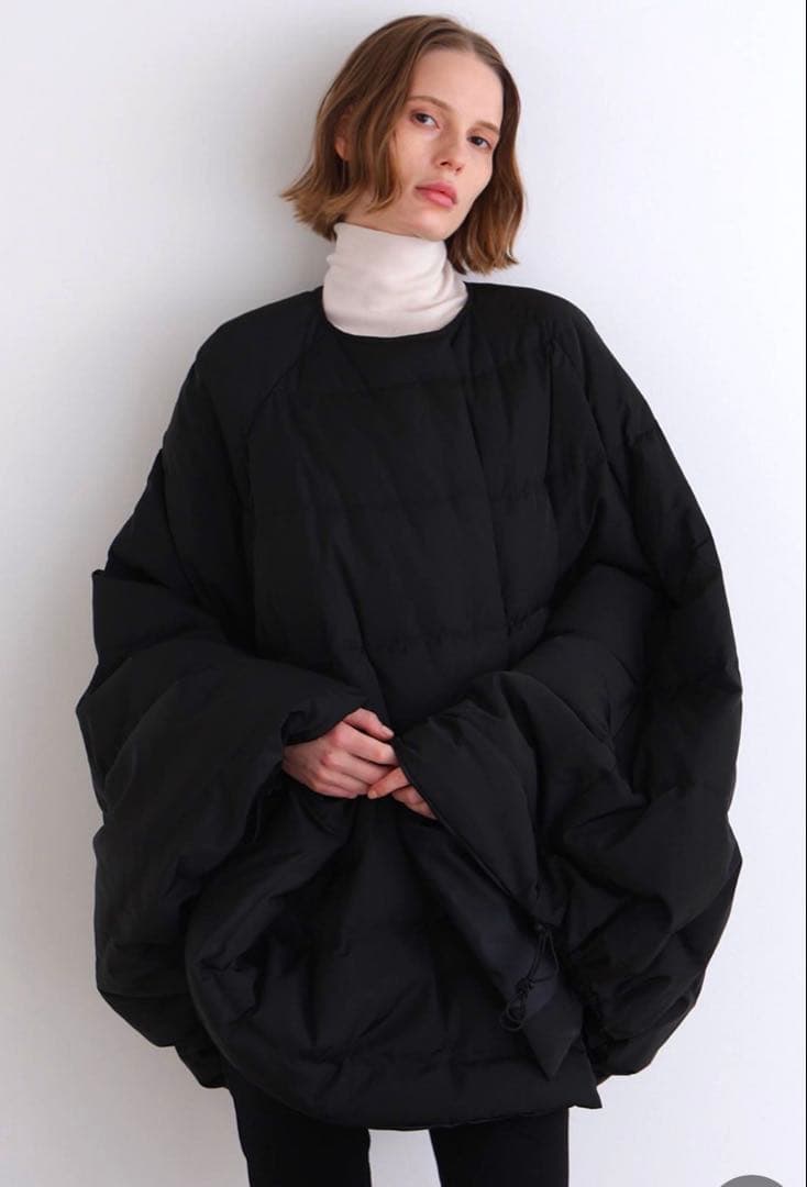 LE PHILルフィル　パッフィーダウン　ポンチョケープ新品未使用タグ付今季完売