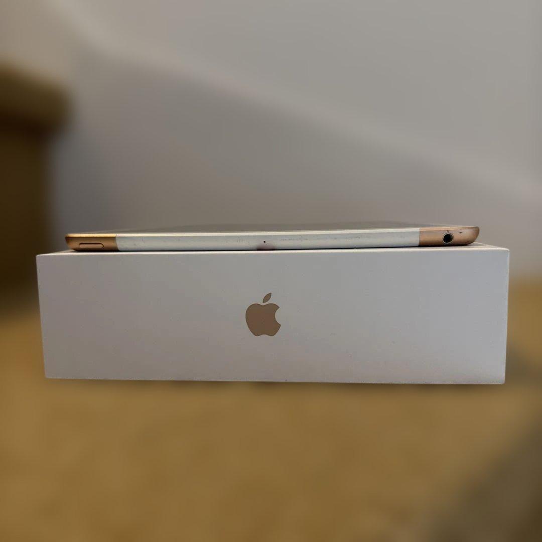 iPad 第8世代 32GB Wi-Fi + Cellular ゴールド