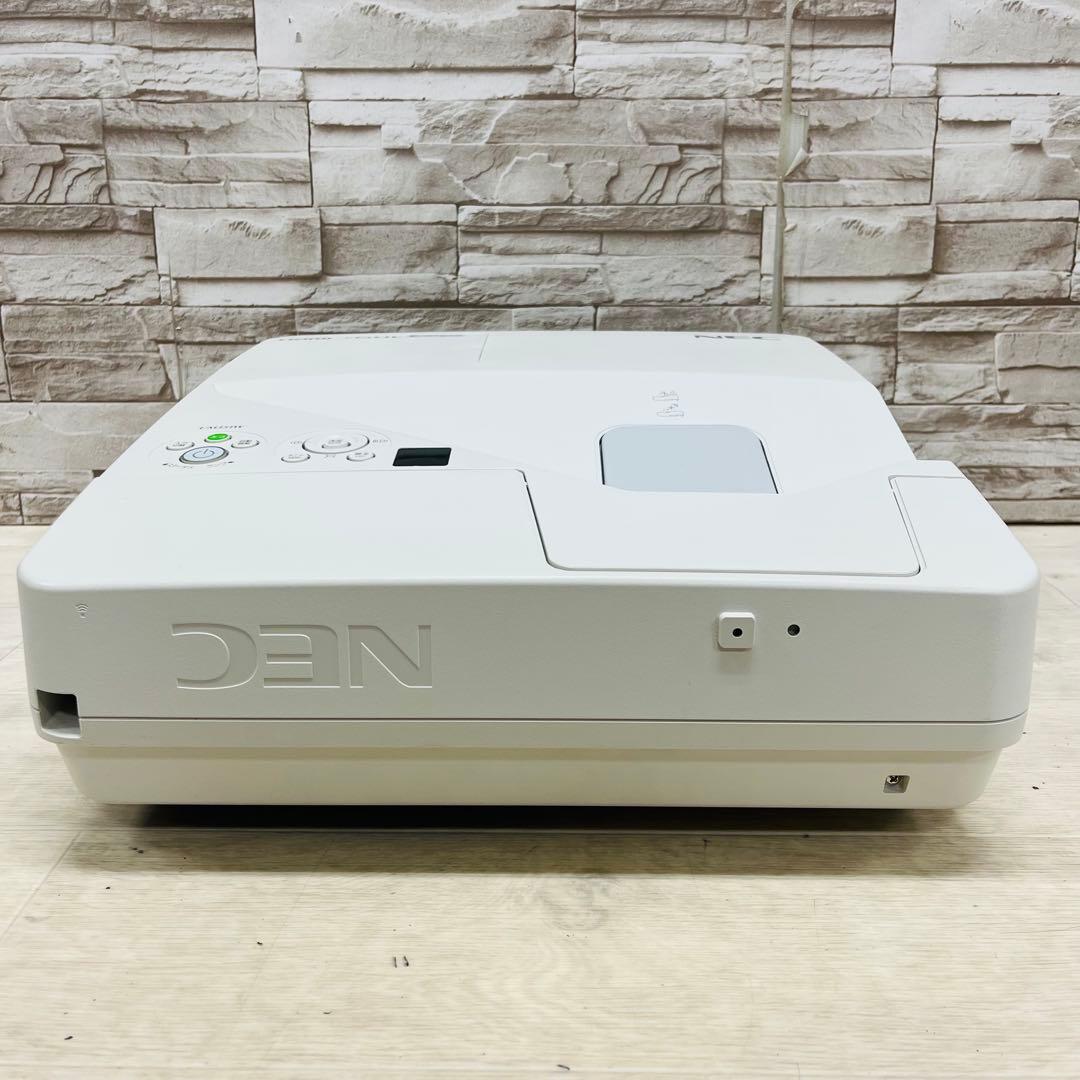 美品 NEC 超単焦点プロジェクター NP-UM351WJL 3600ルーメン