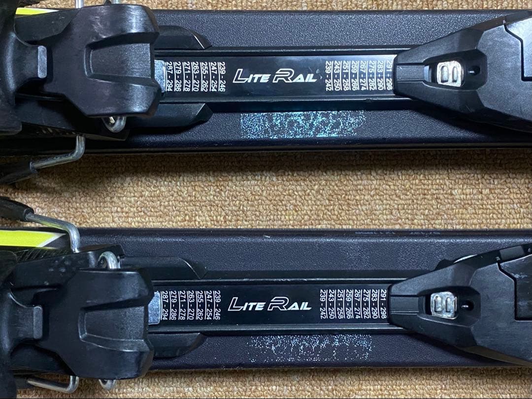 キッズ ★Hart スキー板137cm、ビンディング、ストックの3点セット