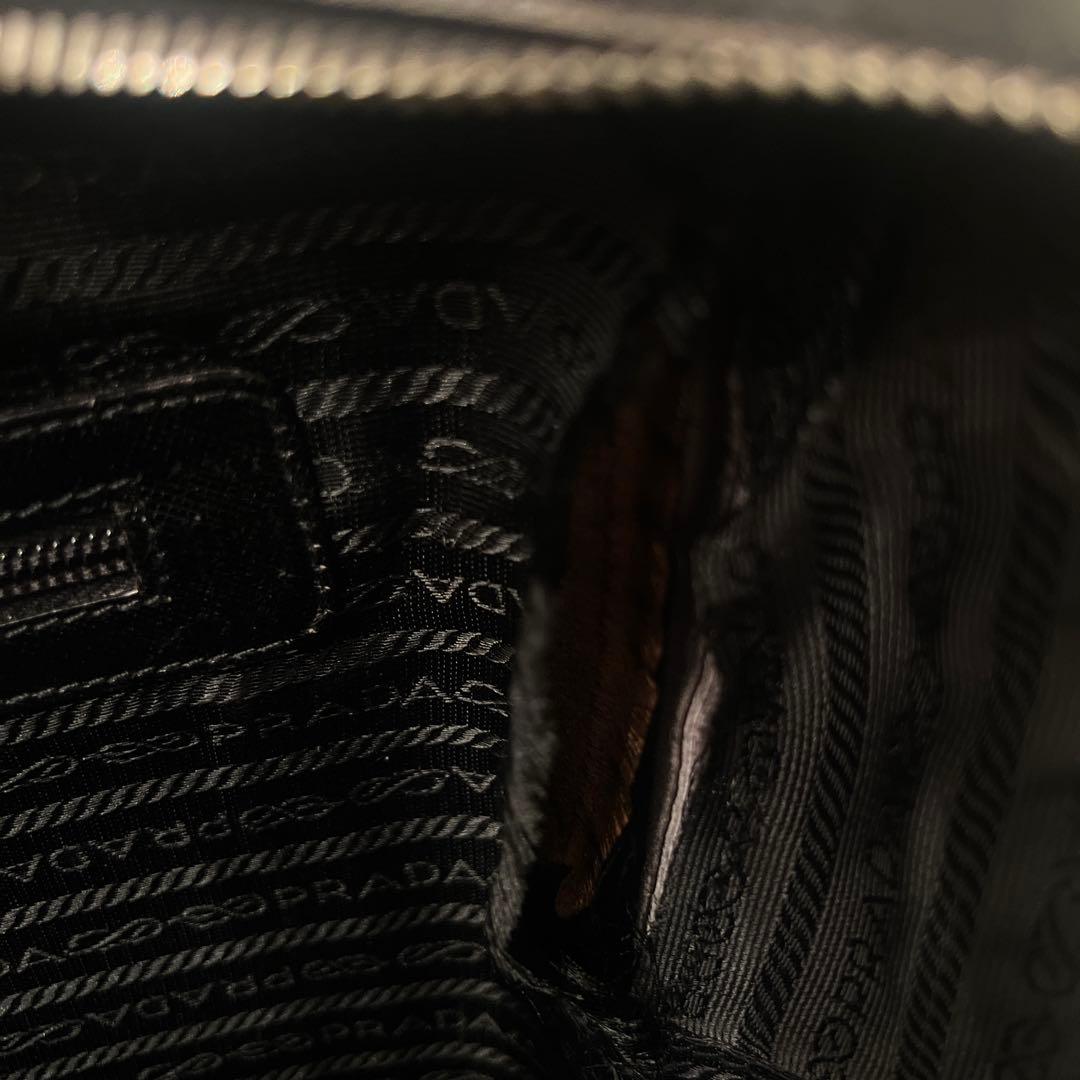 PRADA サフィアーノレザー　ブリーフケース　三角プレート