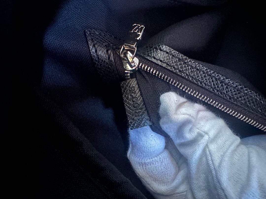 よっしーLouis Vuitton M32502 イヴァン