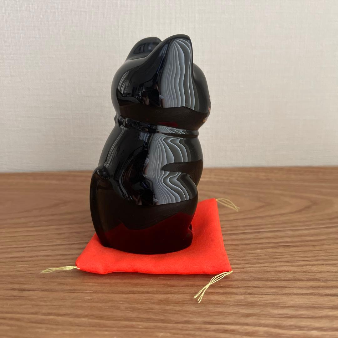 バカラ　黒い招き猫 陶器製 赤い台座付き