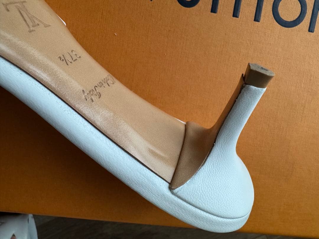 LOUIS VUITTON ホワイト ミュール　みこ