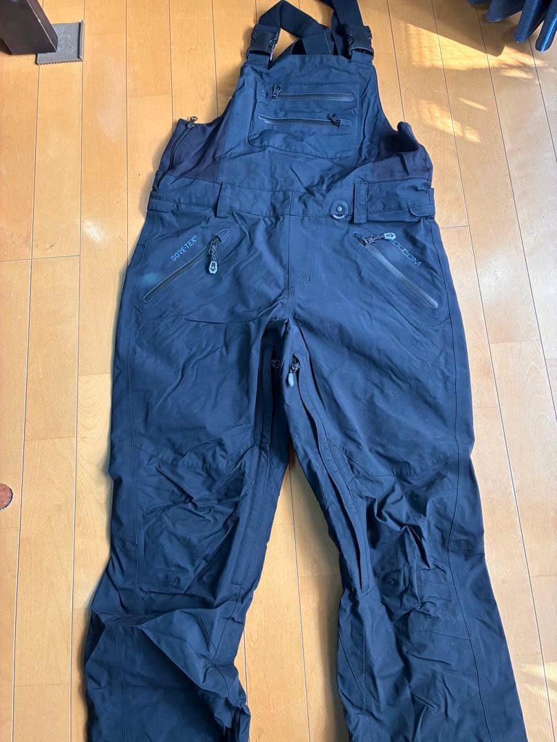 値下げ！volcomスノーボードBIBパンツ　レディース