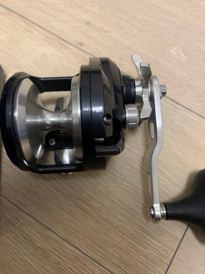 リール SHIMANO TORIUM 2000HG