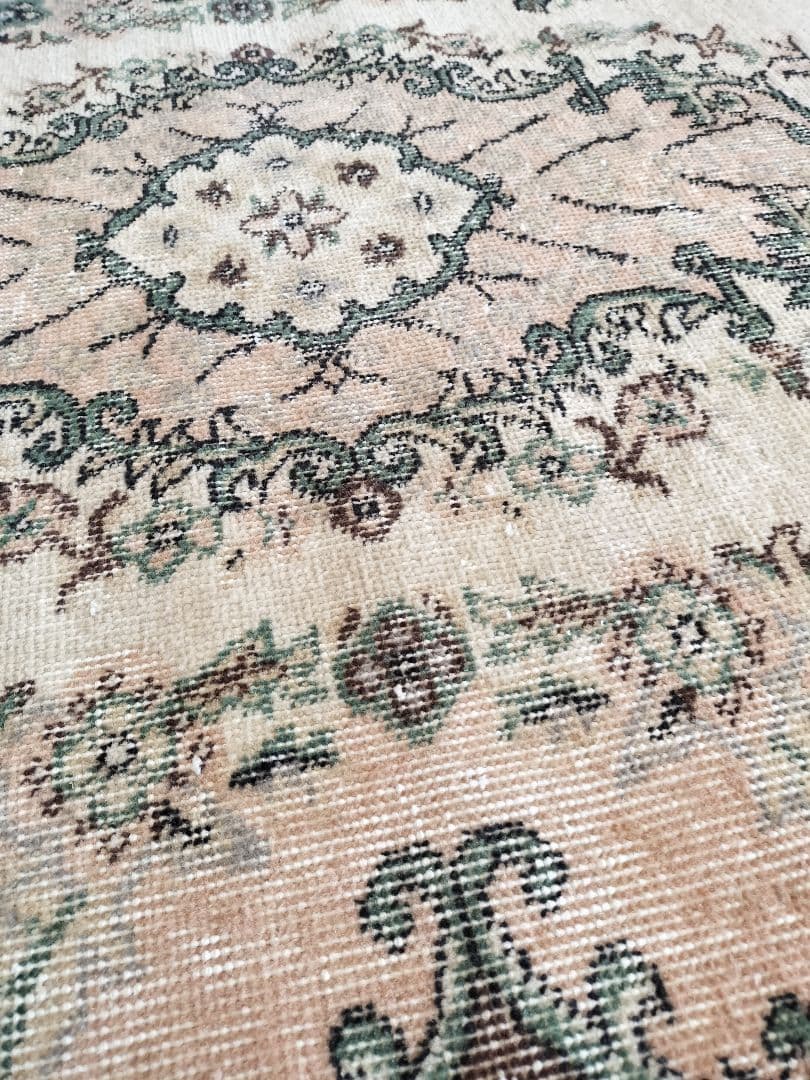 ダークブラウンとピーチベージュのヴィンテージラグ　石田ゆり子さん　No.740