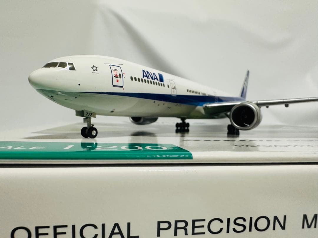 全日空商事 1/200 ANA 777-300ER NH20017