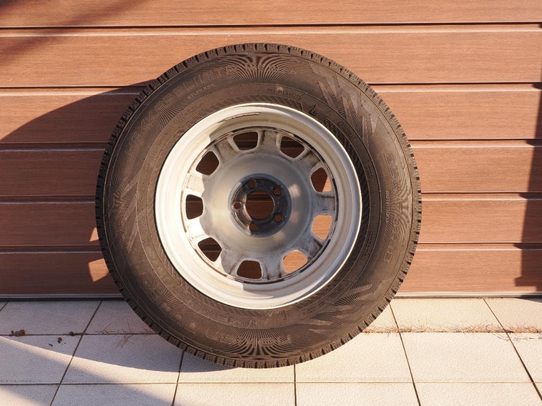 大幅値下げディフェンダー純正18インチスタッドレス4本ノキアン255/70R18