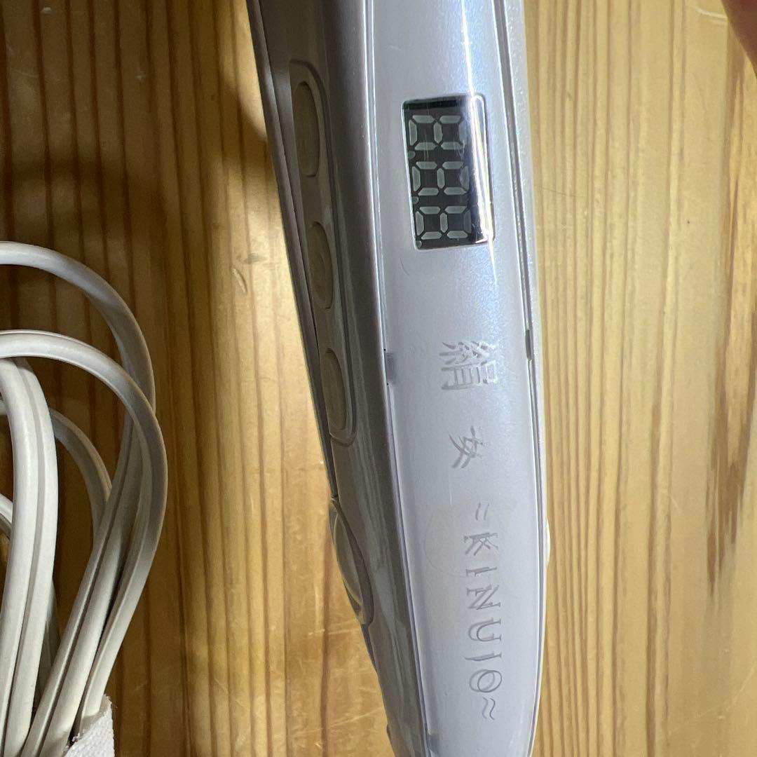 ストレートヘアアイロン　絹女(KINUJO) ホワイト(LM125)