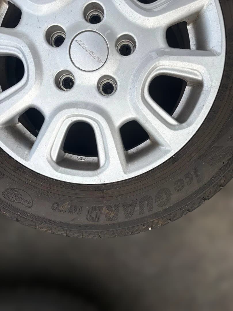 【送料込み】2025年製15インチ スタッドレスタイヤ＆ホイール4本