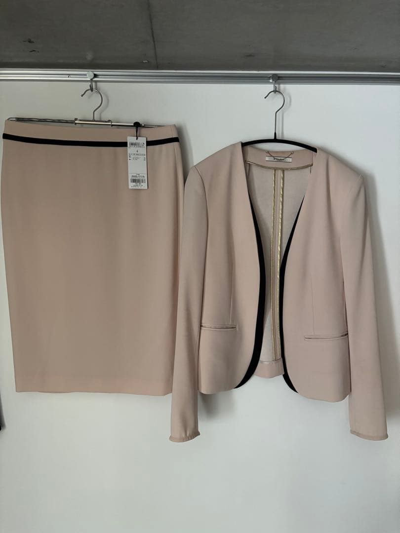 ベイジ beige cindy スカートスーツ上下 サイズ4 新品未使用タグ付き