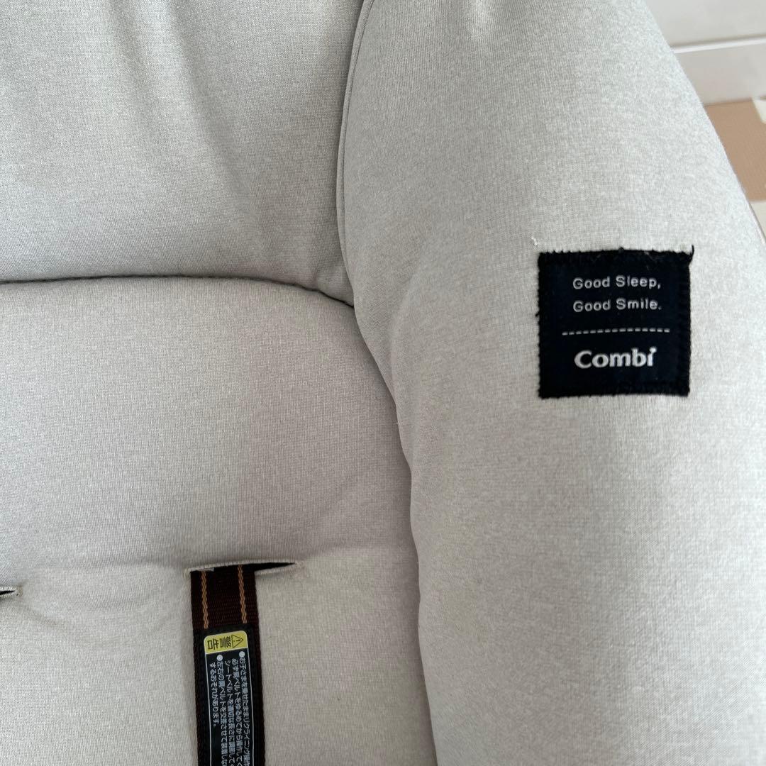 Combi 電動調整機能付きベビーベッド グレー