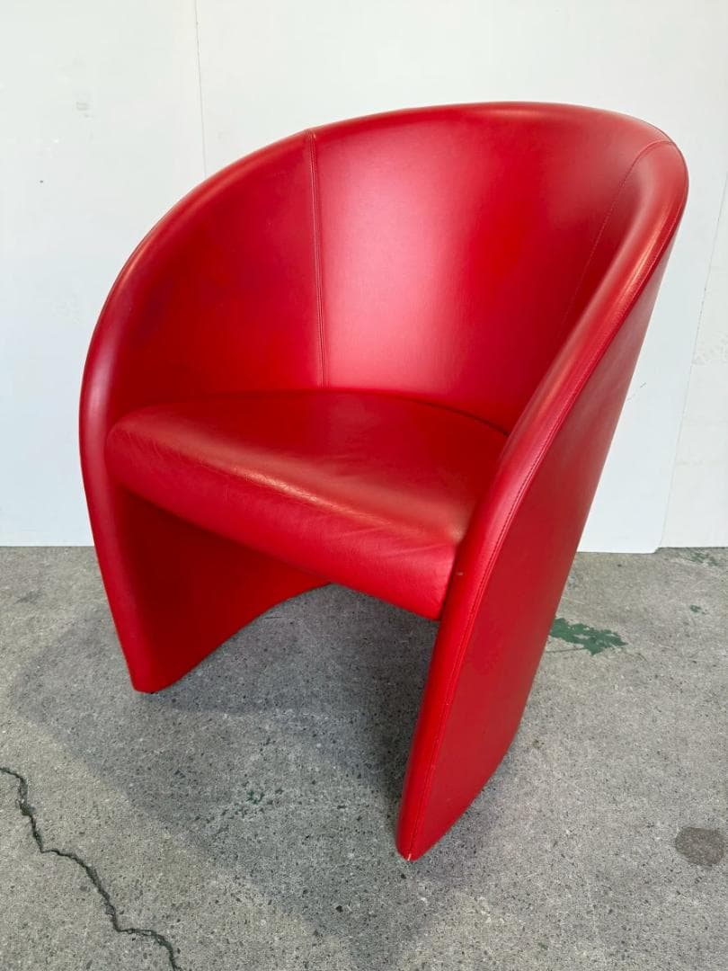 Poltrona Frau インターヴィスタ ラウンドチェア 赤