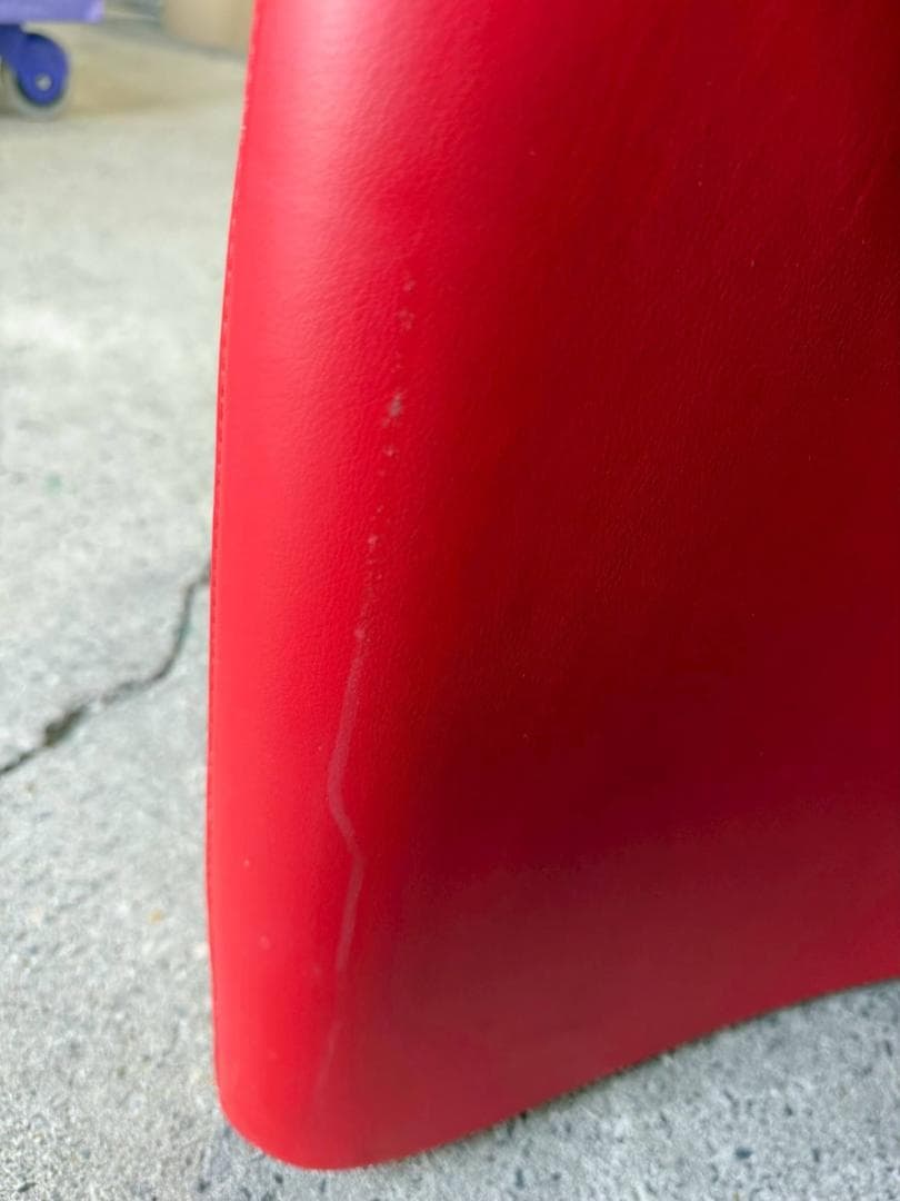 Poltrona Frau インターヴィスタ ラウンドチェア 赤