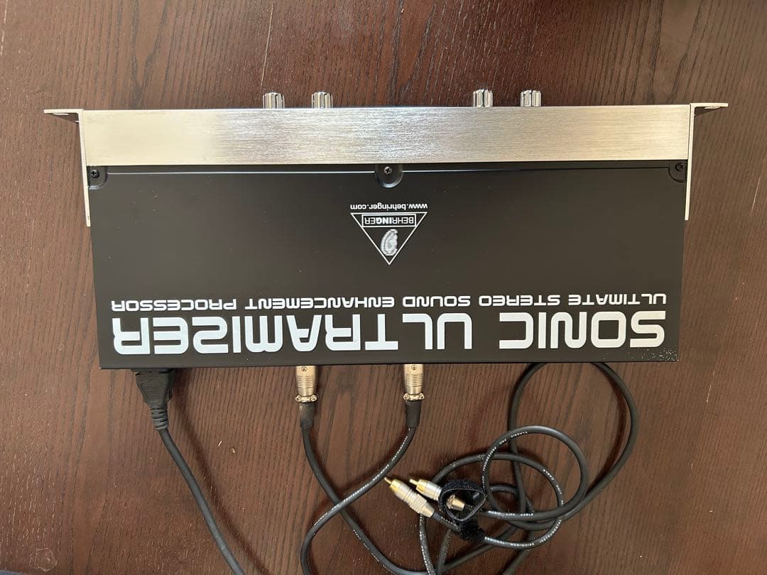 簡単操作で音に明瞭感、迫力を付加する2チャンネルプロセッサー