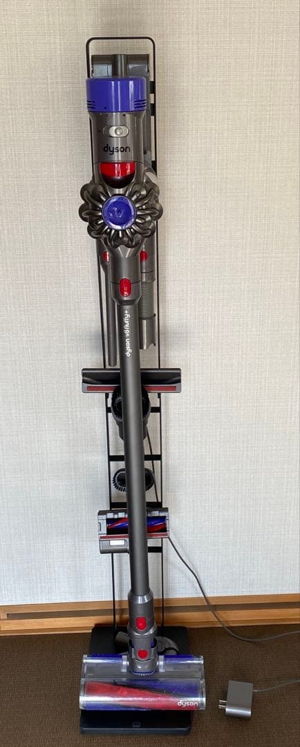 ダイソン掃除機　V8 fluffy+ ＆スタンドtower