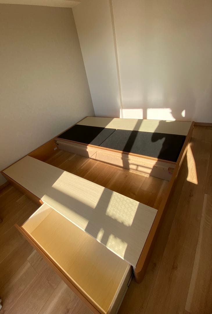 週末値下げ！グランツ　シングルサイズ収納付きベッドフレーム(ヘッドレスタイプ)