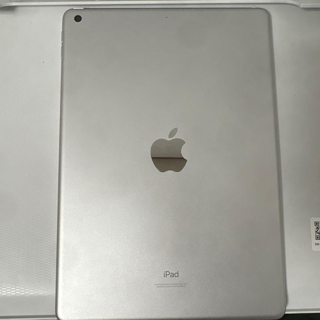 値下げ交渉可！Apple iPad 第9世代　シルバー 本体　箱、ケース、ペン付