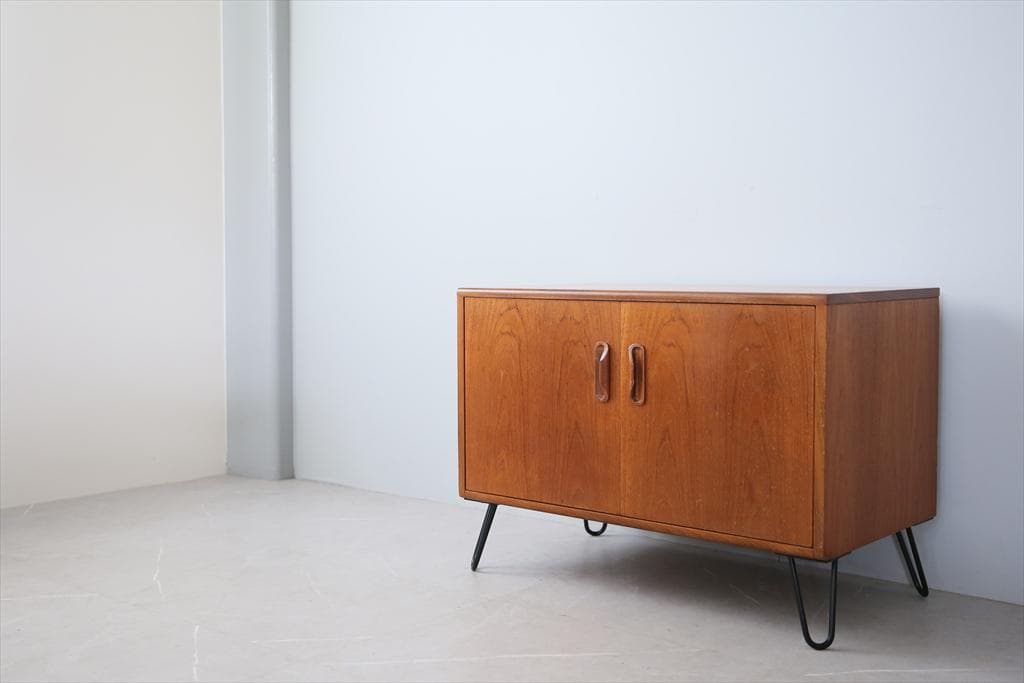 英国アンティークG-planジープラン製カップボード/キャビネット(89-294