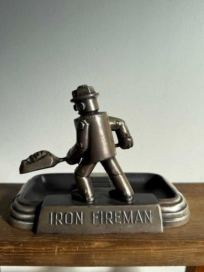 アイアンファイヤーマン　　アッシュトレイ