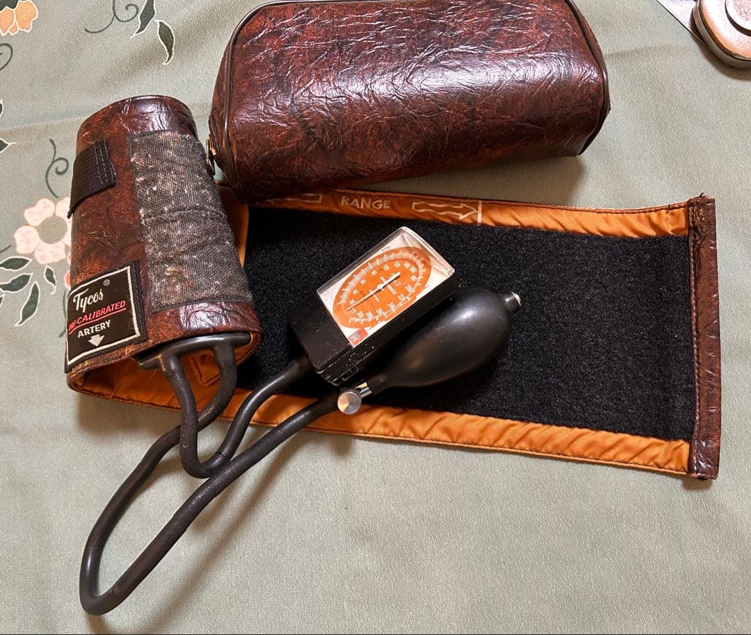 医療用レザーカバン 聴診器、アネロイド式血圧計等付き